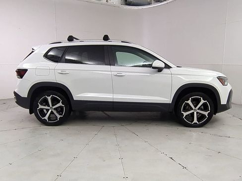 New 2025 Volkswagen Taos SEL image 7