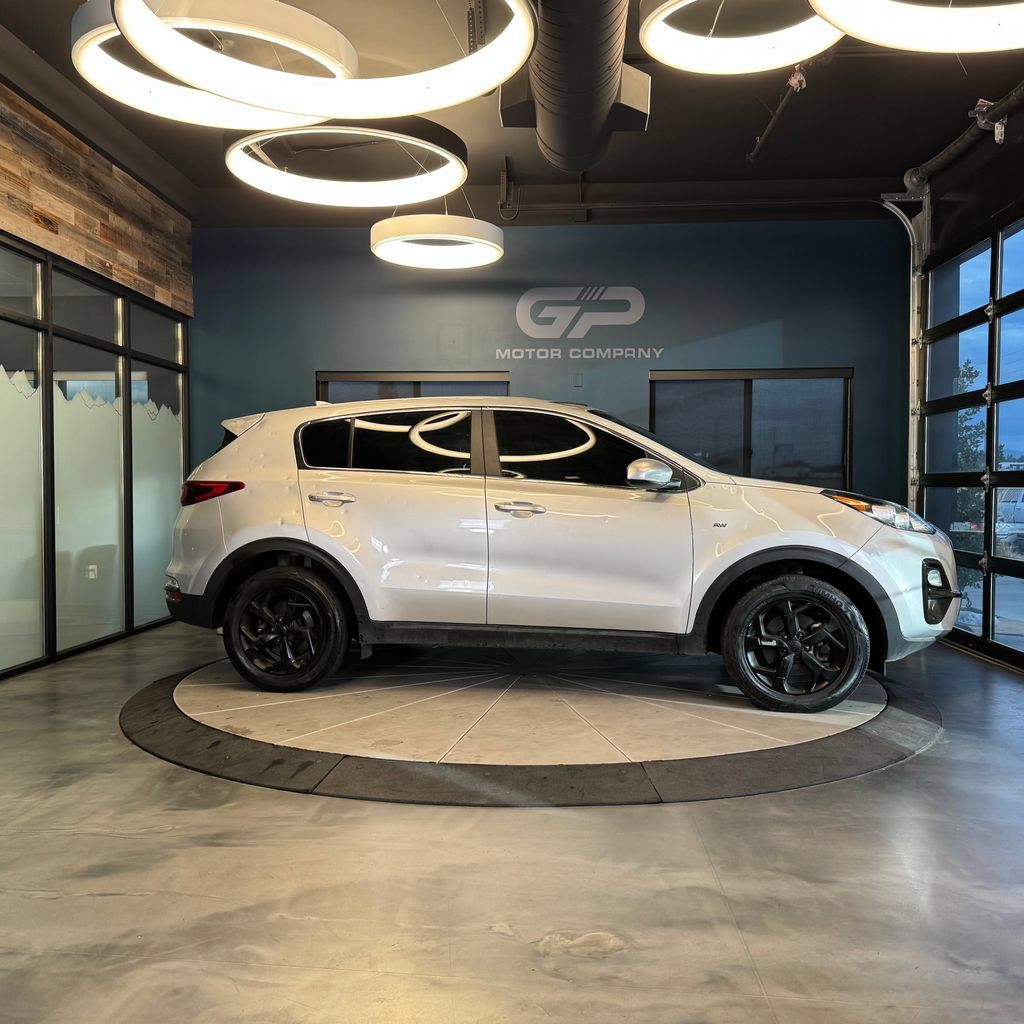 Used 2022 Kia Sportage LX AWD/4WD image 2