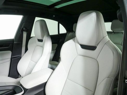 New 2026 Porsche Macan 4S Electric image 5