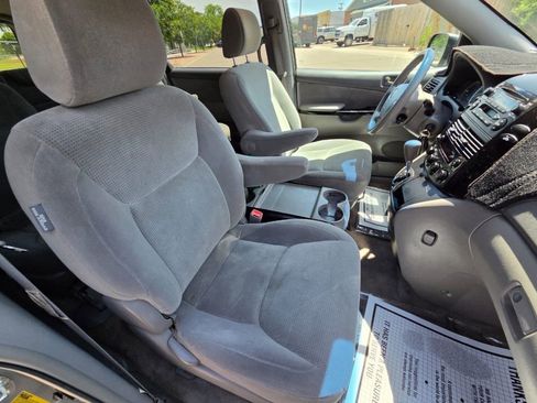 Used 2005 Toyota Sienna LE AWD/4WD image 29