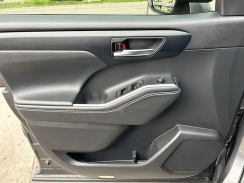 Used 2022 Toyota Highlander XSE FWD image 9