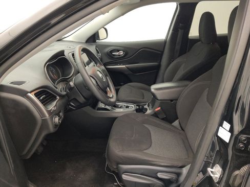 Used 2019 Jeep Cherokee Latitude w/ Popular Appearance Group image 17