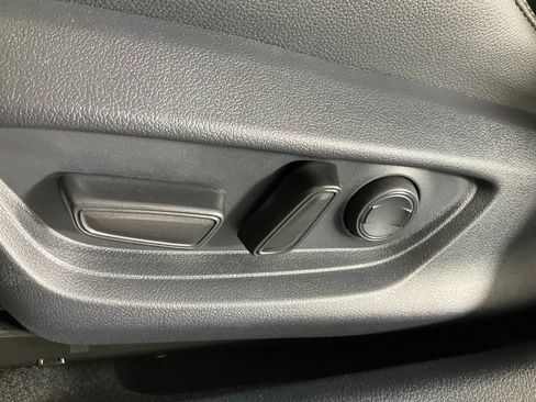 Used 2025 Toyota Camry SE image 23