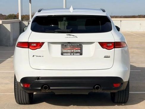 Used 2019 Jaguar F-PACE Prestige image 8