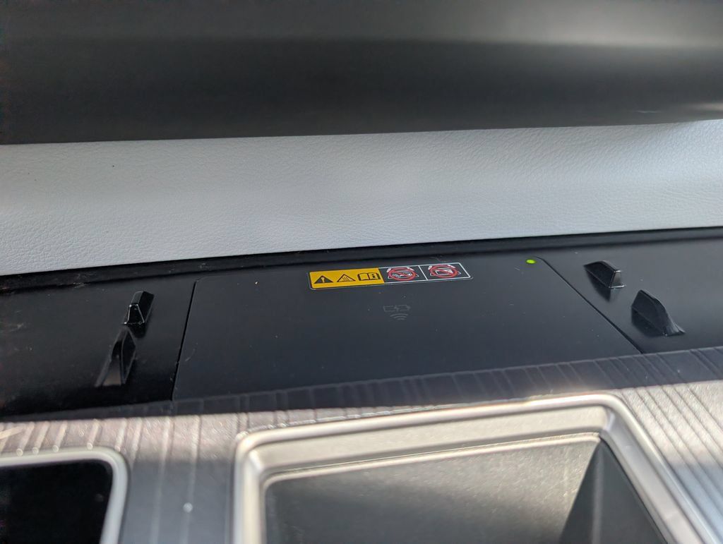 Used 2025 Toyota Sienna XLE w/ XLE Plus Package FWD image 17