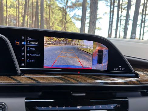 Used 2023 Cadillac Escalade Premium Luxury Platinum image 5