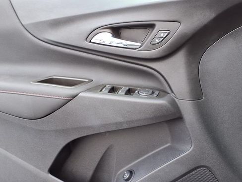 Used 2023 Chevrolet Equinox RS FWD image 14