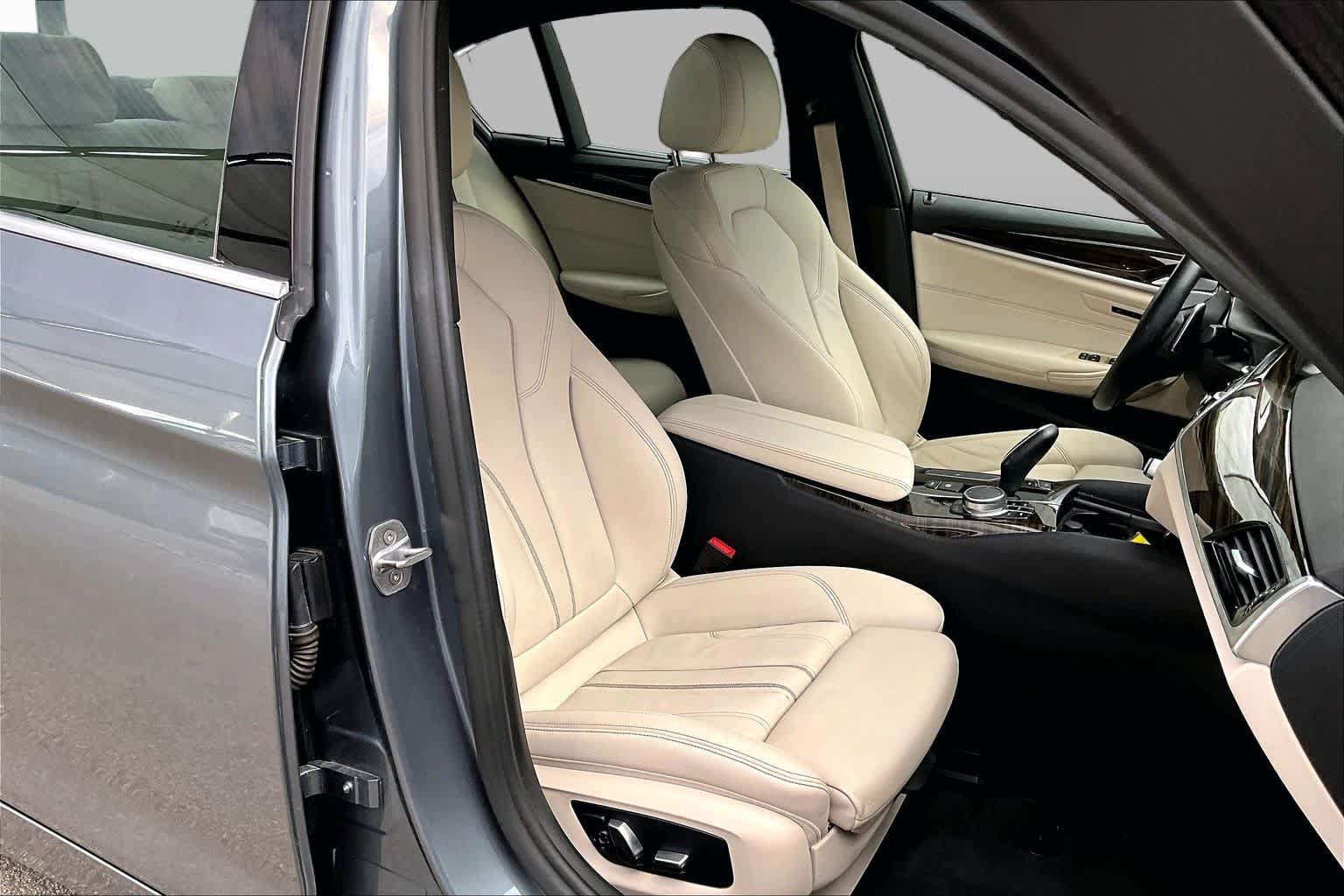 Used 2019 BMW 530i w/ Convenience Package RWD image 9