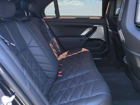 Used 2023 BMW 740i w/ Parking Assistance Package RWD image 18