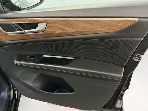 Used 2025 Volkswagen Atlas SE image 35