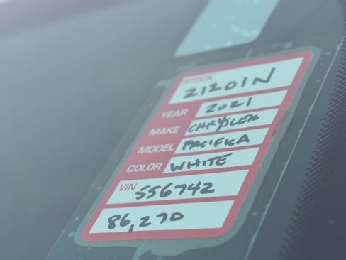 Used 2021 Chrysler Pacifica Touring-L w/ S Appearance Package image 16