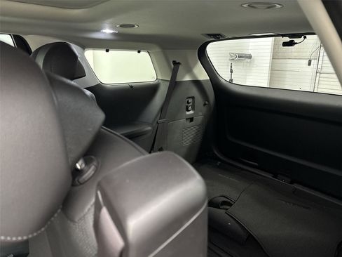 Used 2025 Kia Carnival SX Prestige image 30