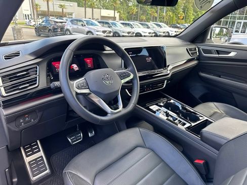 Used 2024 Volkswagen Atlas Cross Sport SEL R-Line AWD/4WD image 12