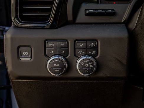 Used 2025 GMC Sierra 2500 AT4X image 22