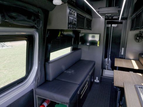 Used 2025 Mercedes-Benz Sprinter 2500 image 28