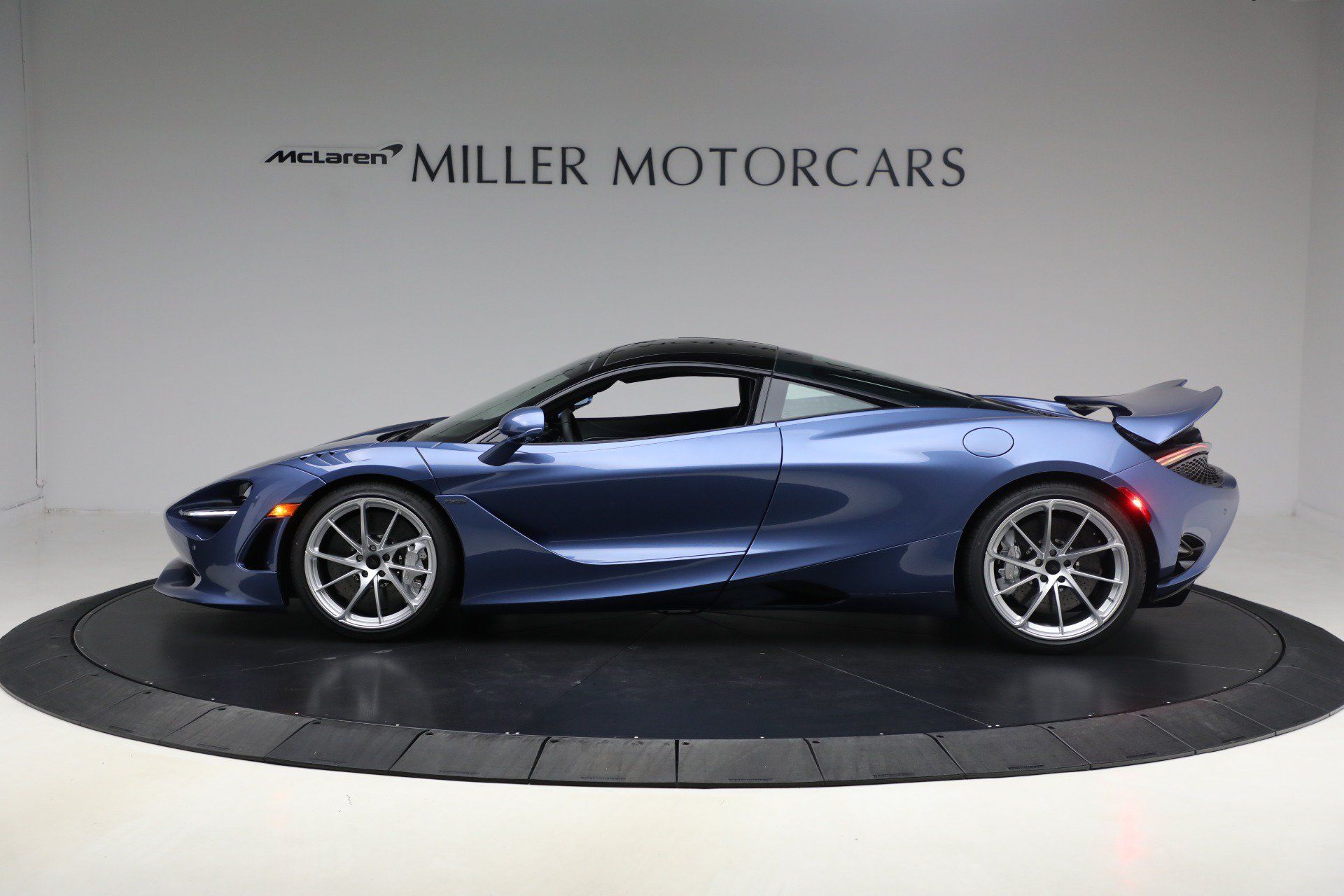 Used 2026 McLaren 750S RWD image 3