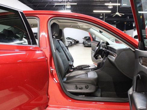 Used 2022 Volkswagen Passat 2.0T image 17