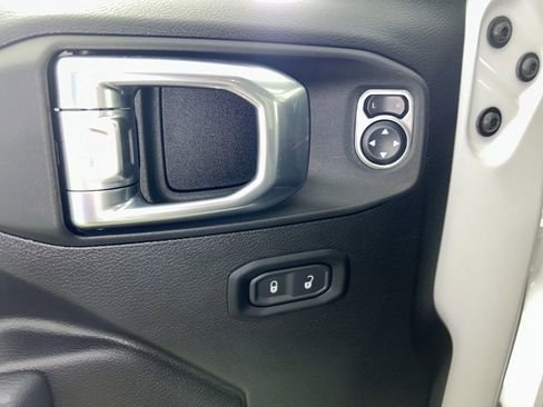 Used 2024 Jeep Gladiator Sport image 11