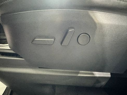 Used 2020 Tesla Model X image 11