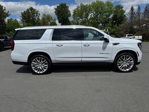 New 2026 GMC Yukon XL Denali w/ Denali Reserve Package AWD/4WD image 8