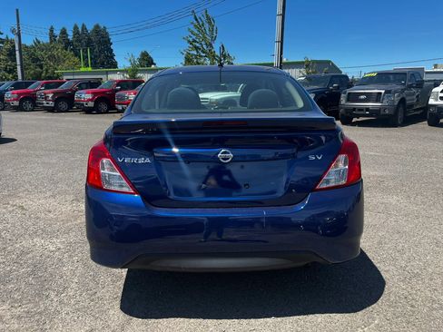 Used 2019 Nissan Versa SV FWD image 4