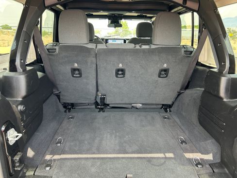 Used 2024 Jeep Wrangler Unlimited Sahara AWD/4WD image 30