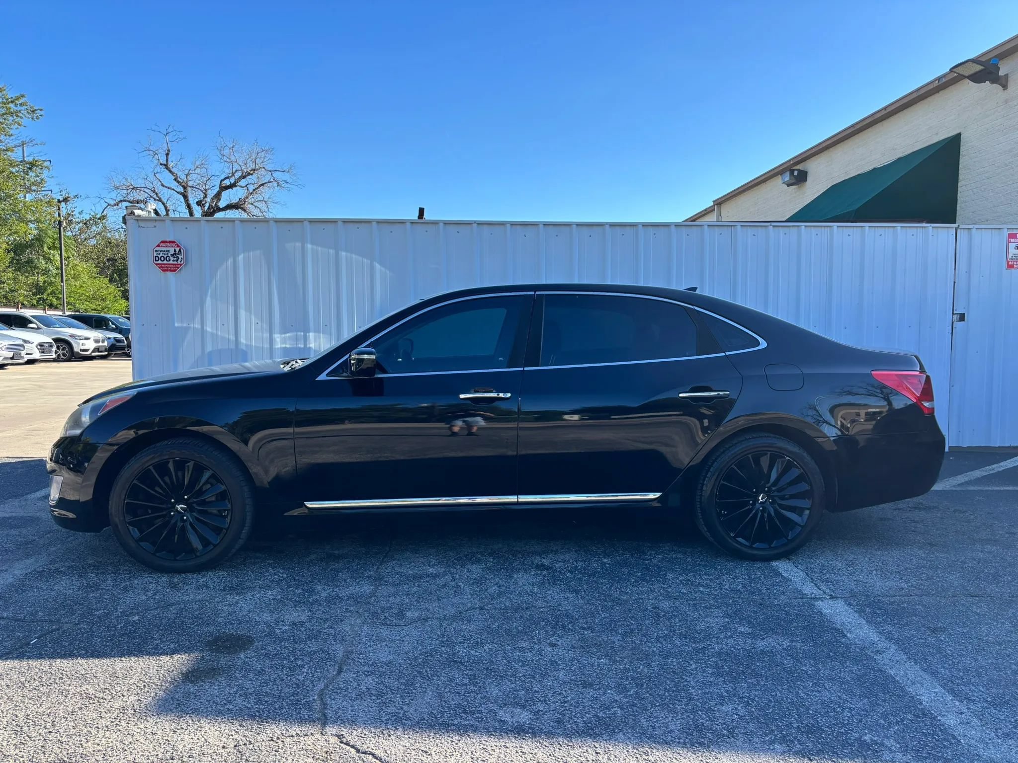 Used 2014 Hyundai Equus Signature RWD image 2