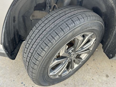 Certified 2022 Toyota RAV4 XLE Premium AWD/4WD image 18
