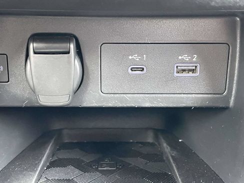 Used 2024 Nissan Versa SR FWD image 30