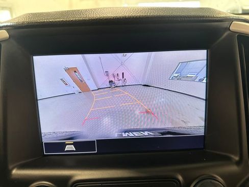 Used 2023 GMC Terrain SLT image 17