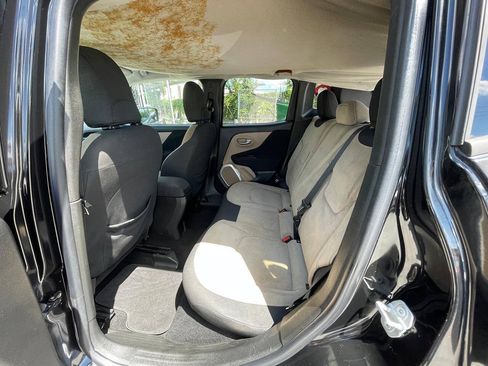 Used 2015 Jeep Renegade Latitude w/ Cold Weather Group II FWD image 20