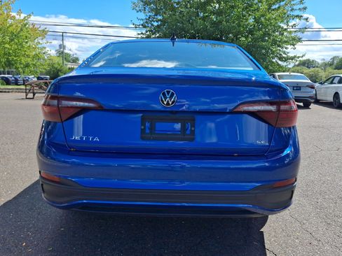 Certified 2023 Volkswagen Jetta SE w/ Panoramic Sunroof Package FWD image 5