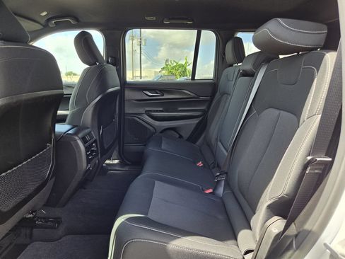 Used 2025 Jeep Grand Cherokee Laredo w/ Luxury Tech Group I RWD image 28