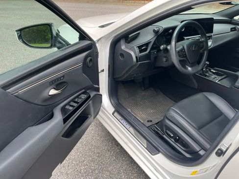 Used 2023 Lexus ES 300h w/ Premium Package FWD image 4
