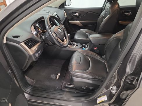 Used 2018 Jeep Cherokee Limited AWD/4WD image 13
