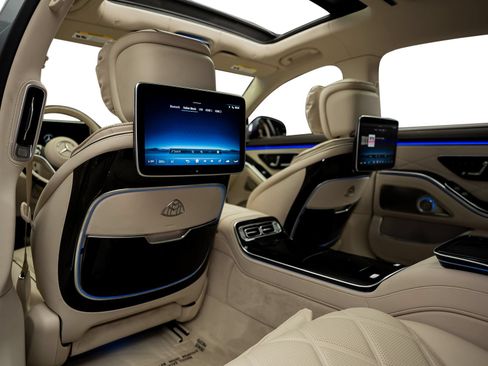 Used 2024 Mercedes-Benz Maybach S 580 4MATIC image 43