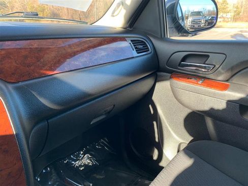 Used 2013 Chevrolet Avalanche LS image 26