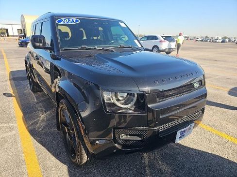 Used 2023 Land Rover Defender 110 X-Dynamic SE image 3