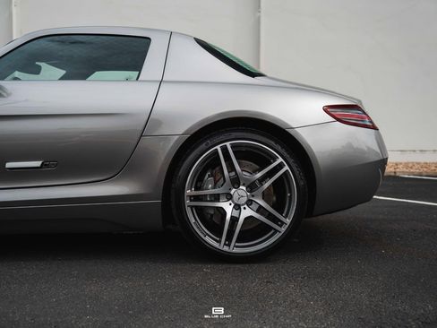 Used 2011 Mercedes-Benz SLS AMG Coupe image 4