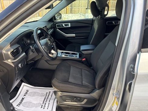 Used 2022 Ford Explorer XLT image 10