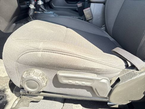 Used 2023 Jeep Gladiator Sport w/ Off Road Group image 13