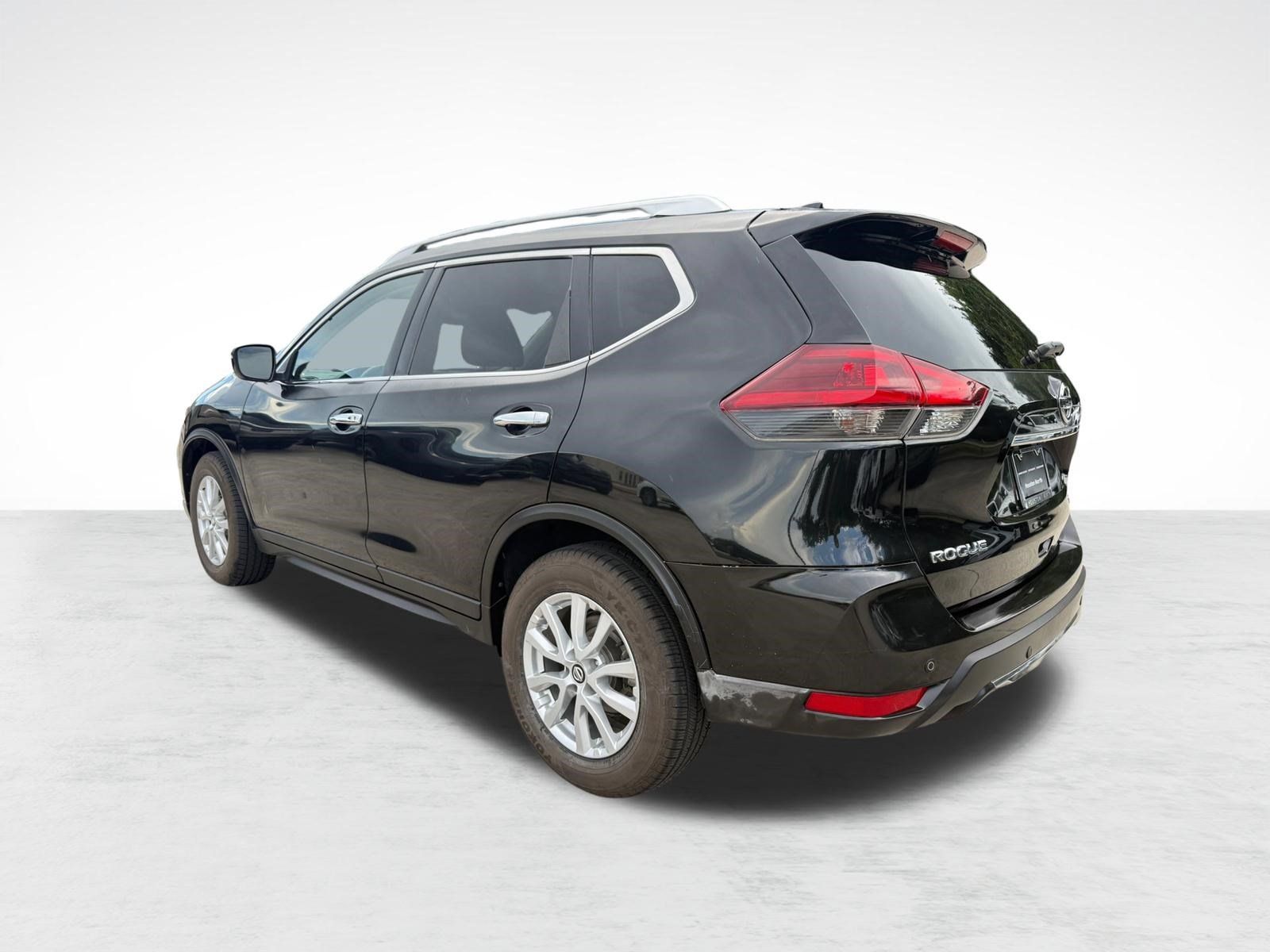 Used 2019 Nissan Rogue SV AWD/4WD image 3
