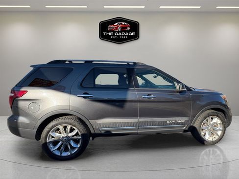 Used 2015 Ford Explorer XLT w/ Equipment Group 202A image 10