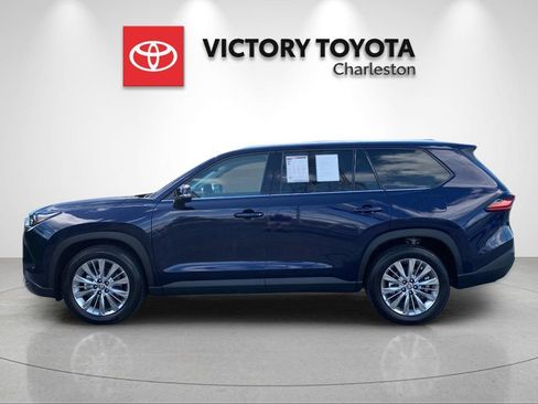 Used 2025 Toyota Grand Highlander AWD image 2