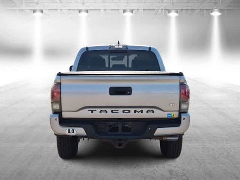 Used 2019 Toyota Tacoma TRD Off-Road AWD/4WD image 7