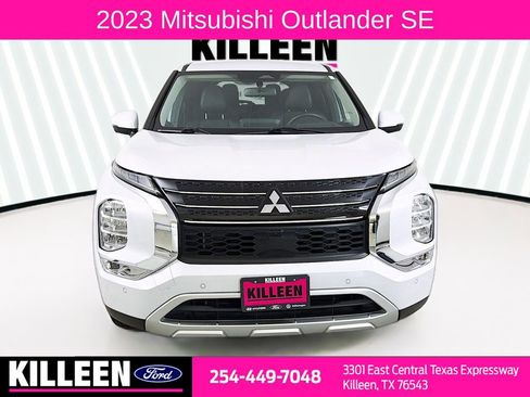 Used 2023 Mitsubishi Outlander SE image 2