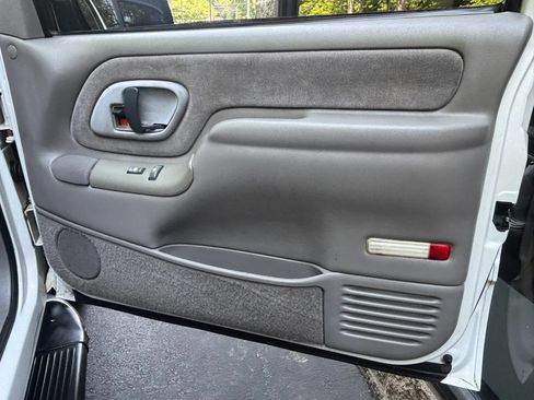 Used 1999 Chevrolet Suburban 2WD w/ Preferred Equipment Group 3 image 16
