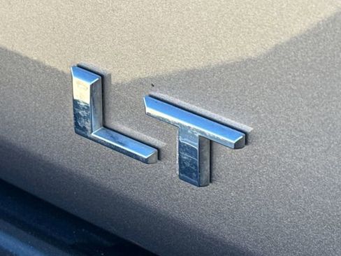 Used 2021 Chevrolet Suburban LT image 10