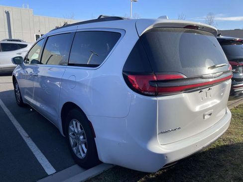 Used 2022 Chrysler Pacifica Touring-L w/ Uconnect Theater Family Group image 3