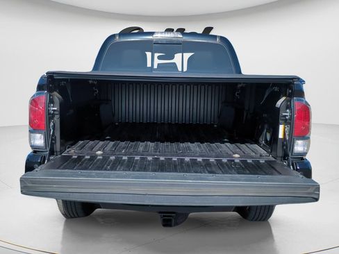 Used 2022 Toyota Tacoma Limited RWD image 12